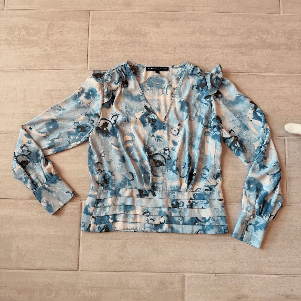 White House Black Market Banded Bottom Blouse Ruffle Shoulder V Neck Watercolor